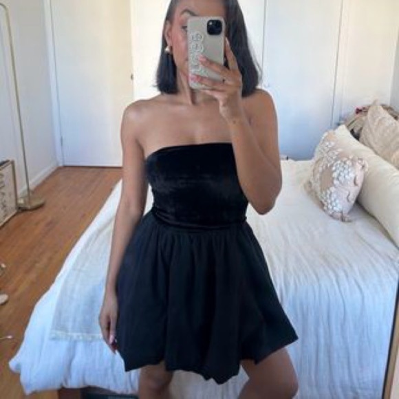 REFORMATION NWT Black St. Louis Strapless Velvet Mini Dress 10 - Picture 3 of 13